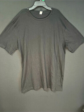 Alternative Men's Black Tee Size XL